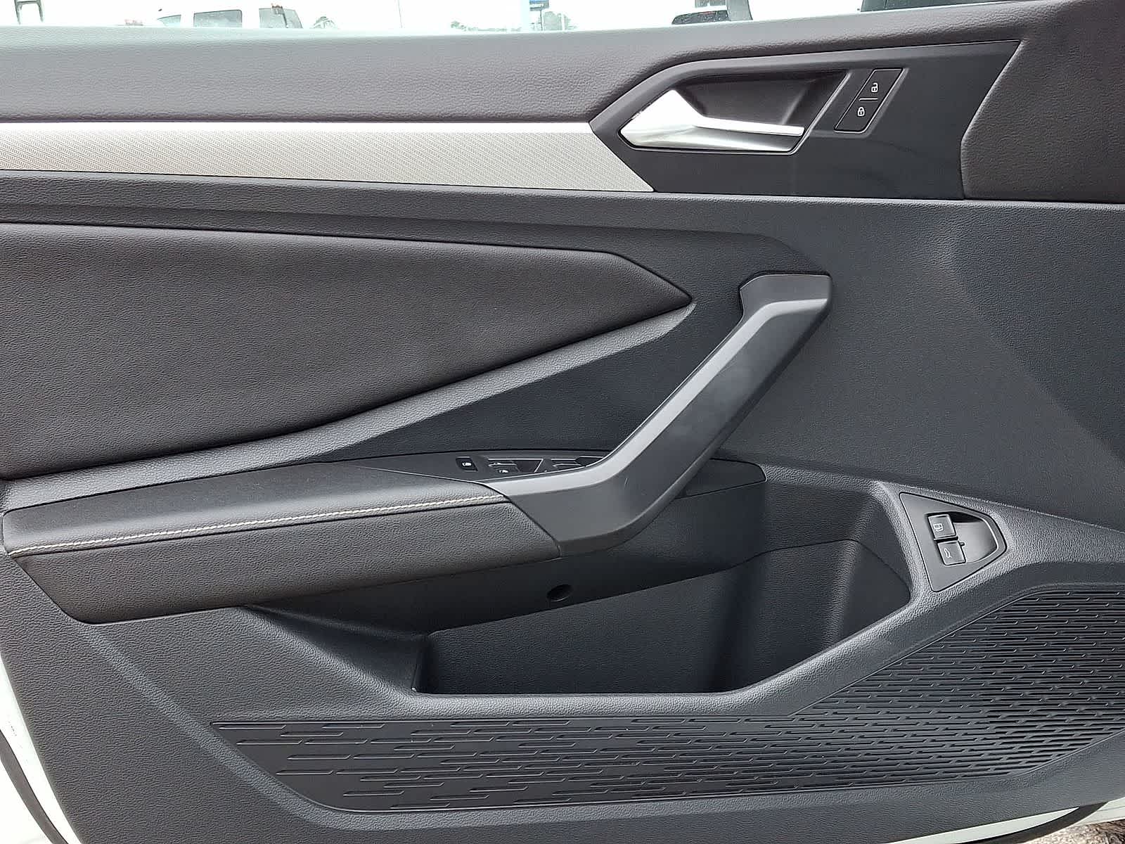 Thumbnail: 2024 Volkswagen Jetta - 25