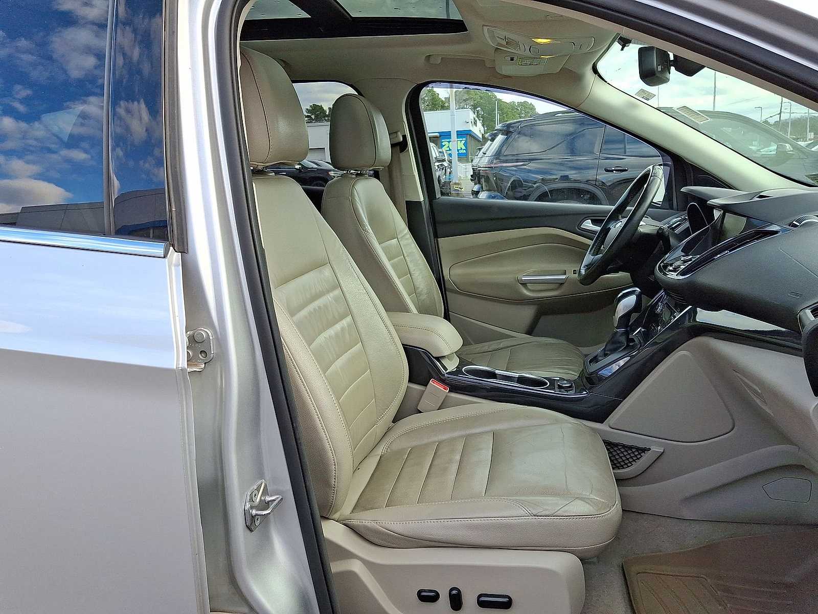 Thumbnail: 2015 Ford Escape - 33