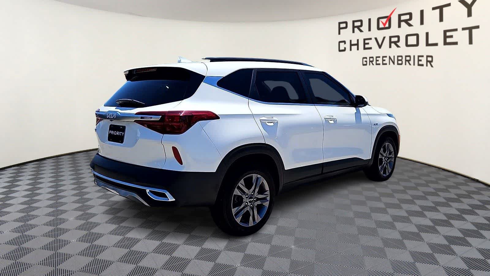 Thumbnail: 2023 Kia Seltos - 7