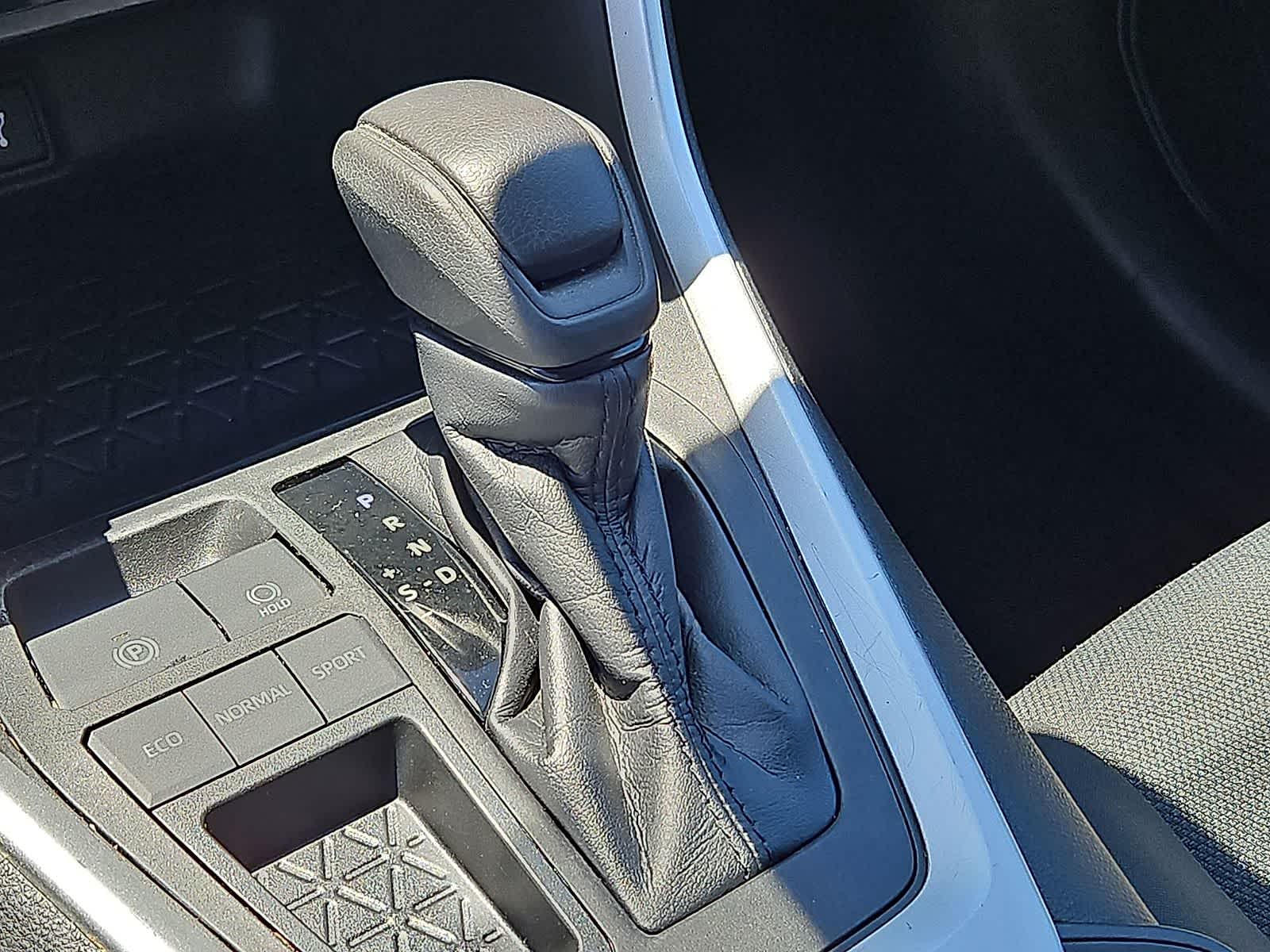 Thumbnail: 2022 Toyota RAV4 - 21