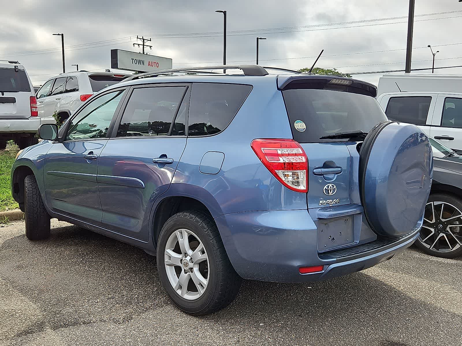 Thumbnail: 2012 Toyota RAV4 - 4