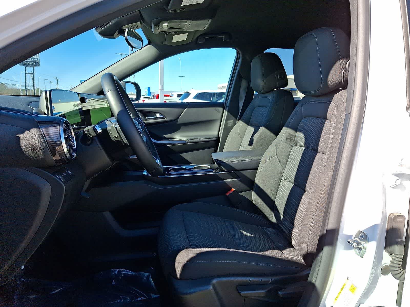 Thumbnail: 2025 Chevrolet Equinox - 25