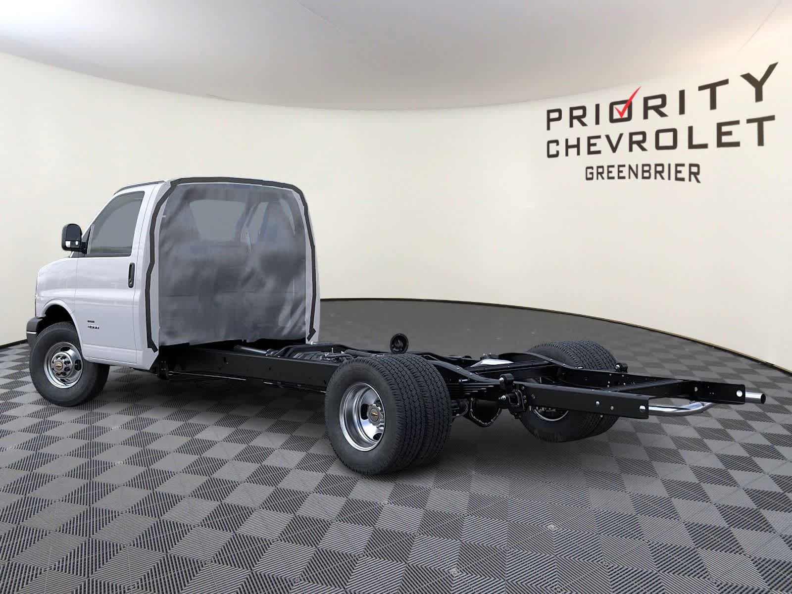Thumbnail: 2025 Chevrolet Express - 3