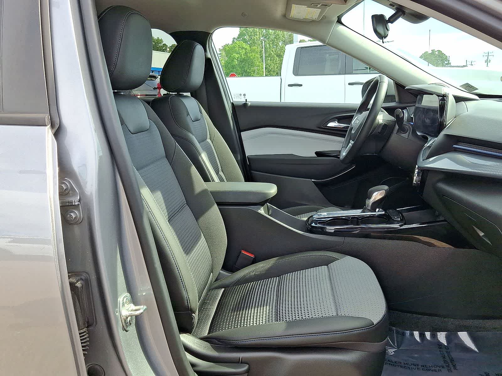 Thumbnail: 2024 Chevrolet Trax - 31