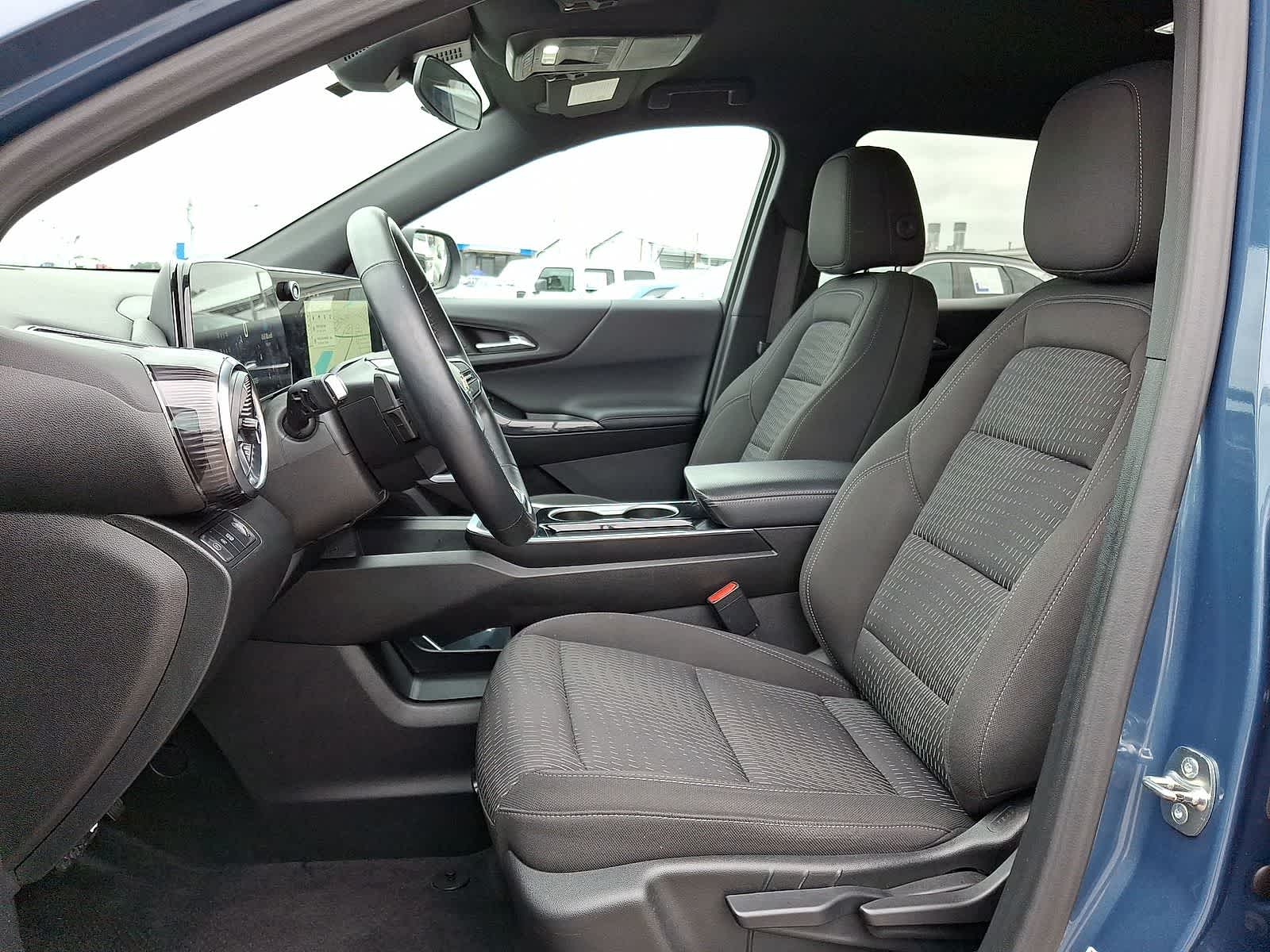 Thumbnail: 2025 Chevrolet Equinox - 25
