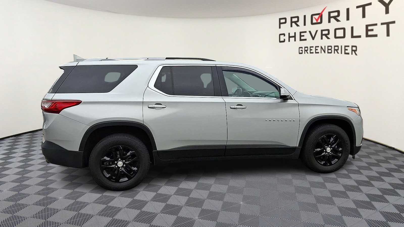 Thumbnail: 2018 Chevrolet Traverse - 9