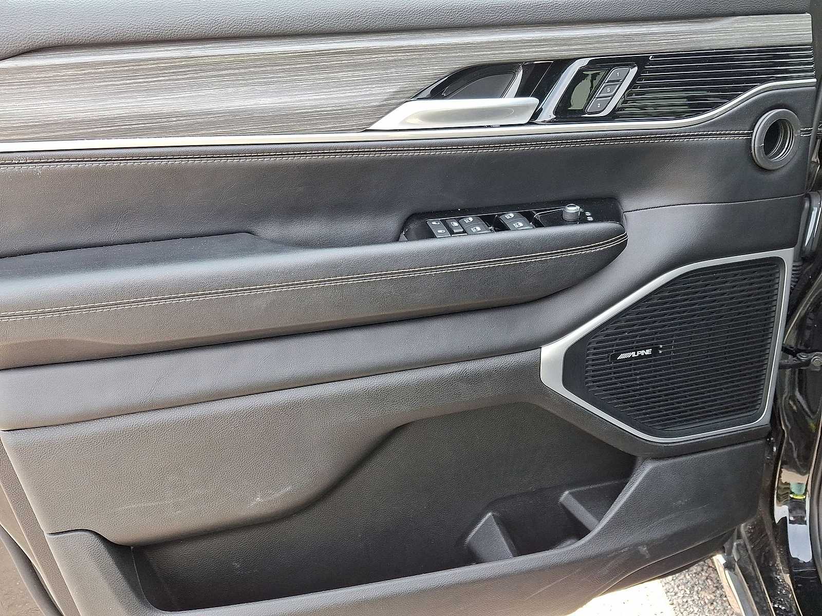 Thumbnail: 2024 Jeep Wagoneer - 27