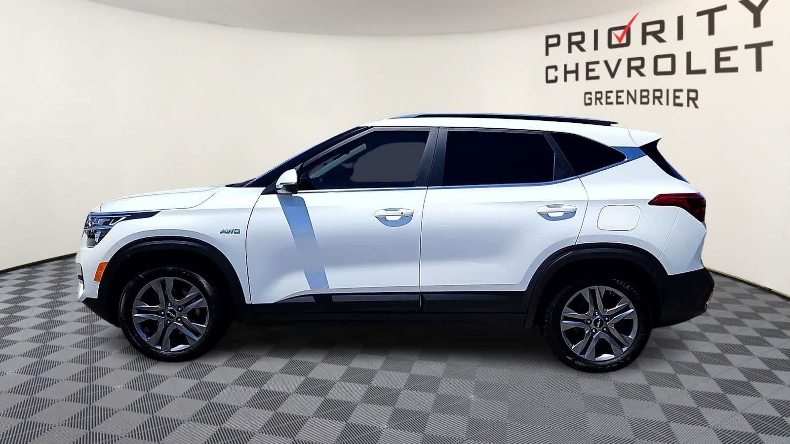 Thumbnail: 2023 Kia Seltos - 4