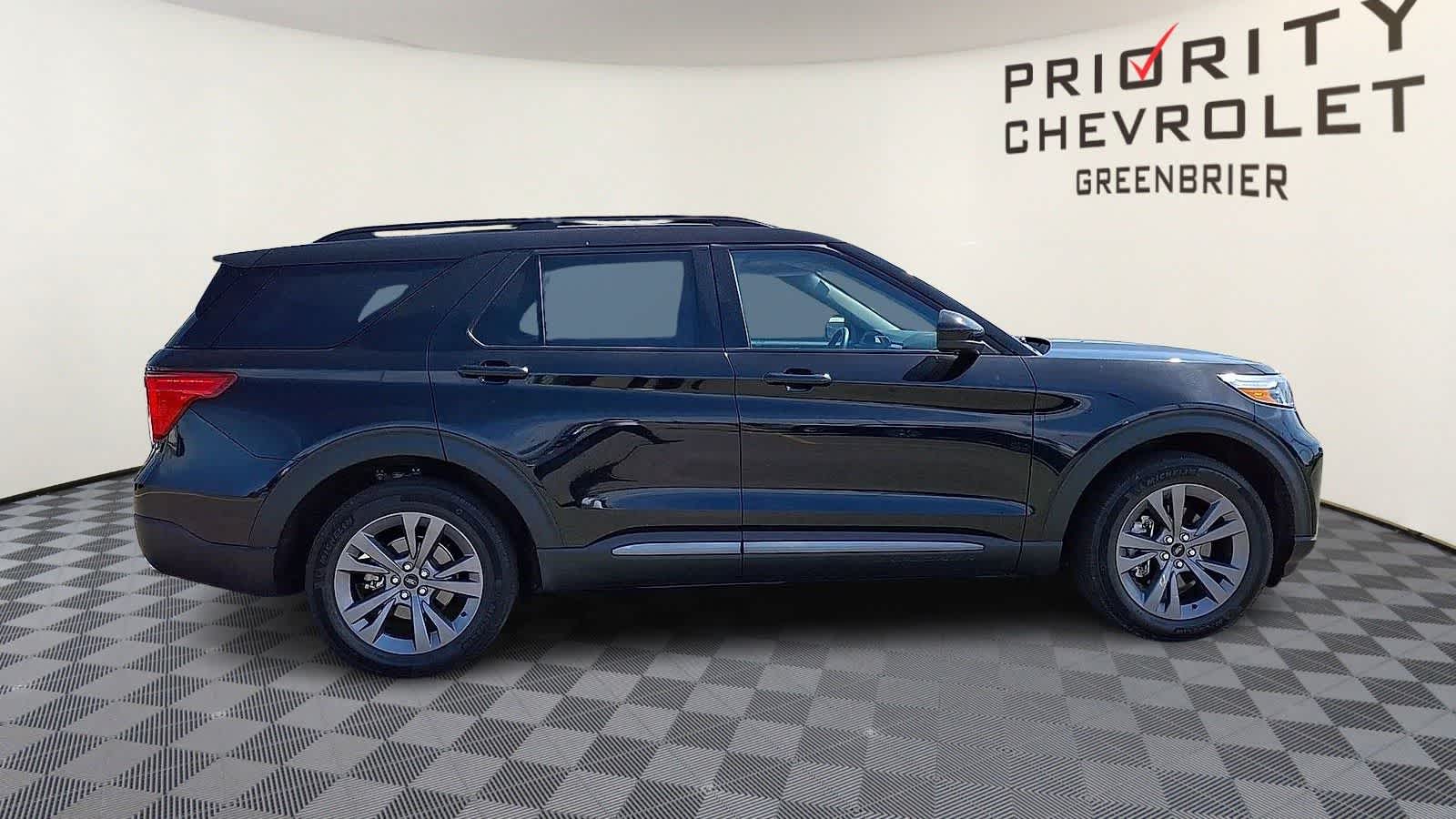 Thumbnail: 2022 Ford Explorer - 9