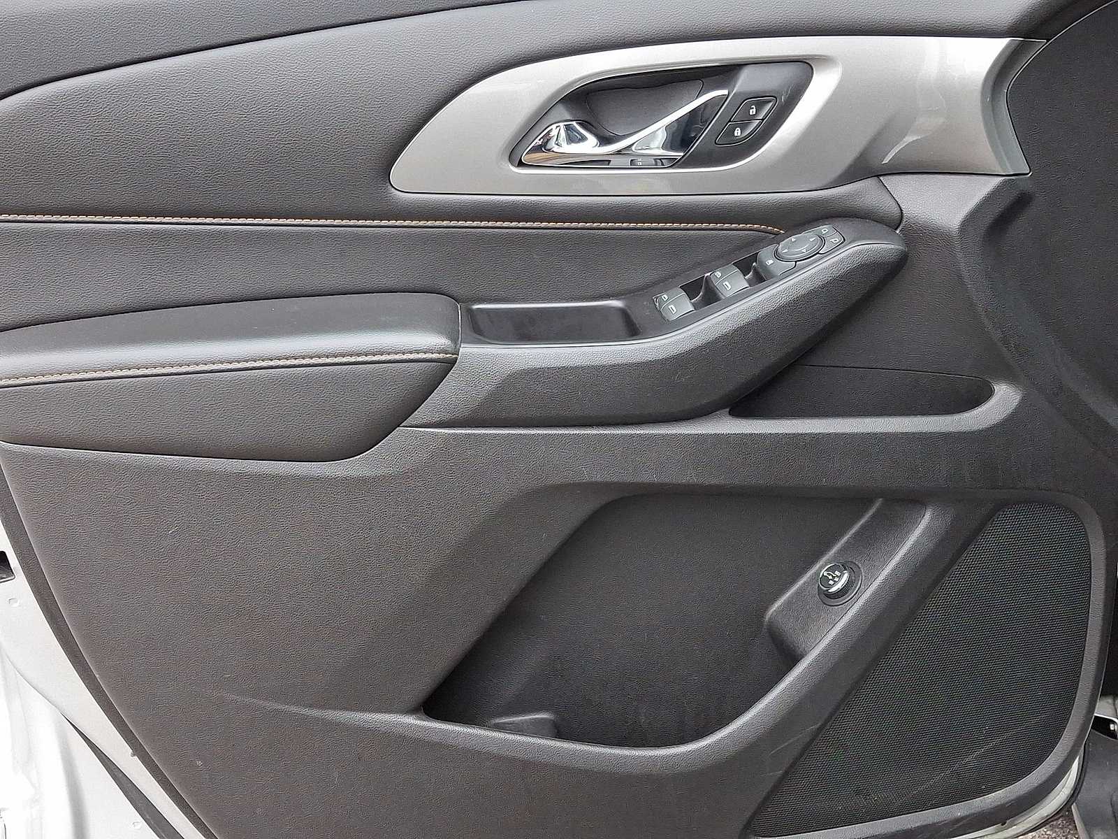 Thumbnail: 2018 Chevrolet Traverse - 28