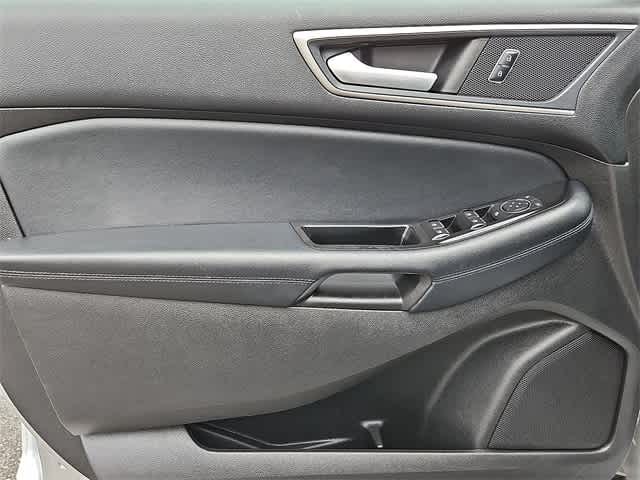 Thumbnail: 2017 Ford Edge - 28