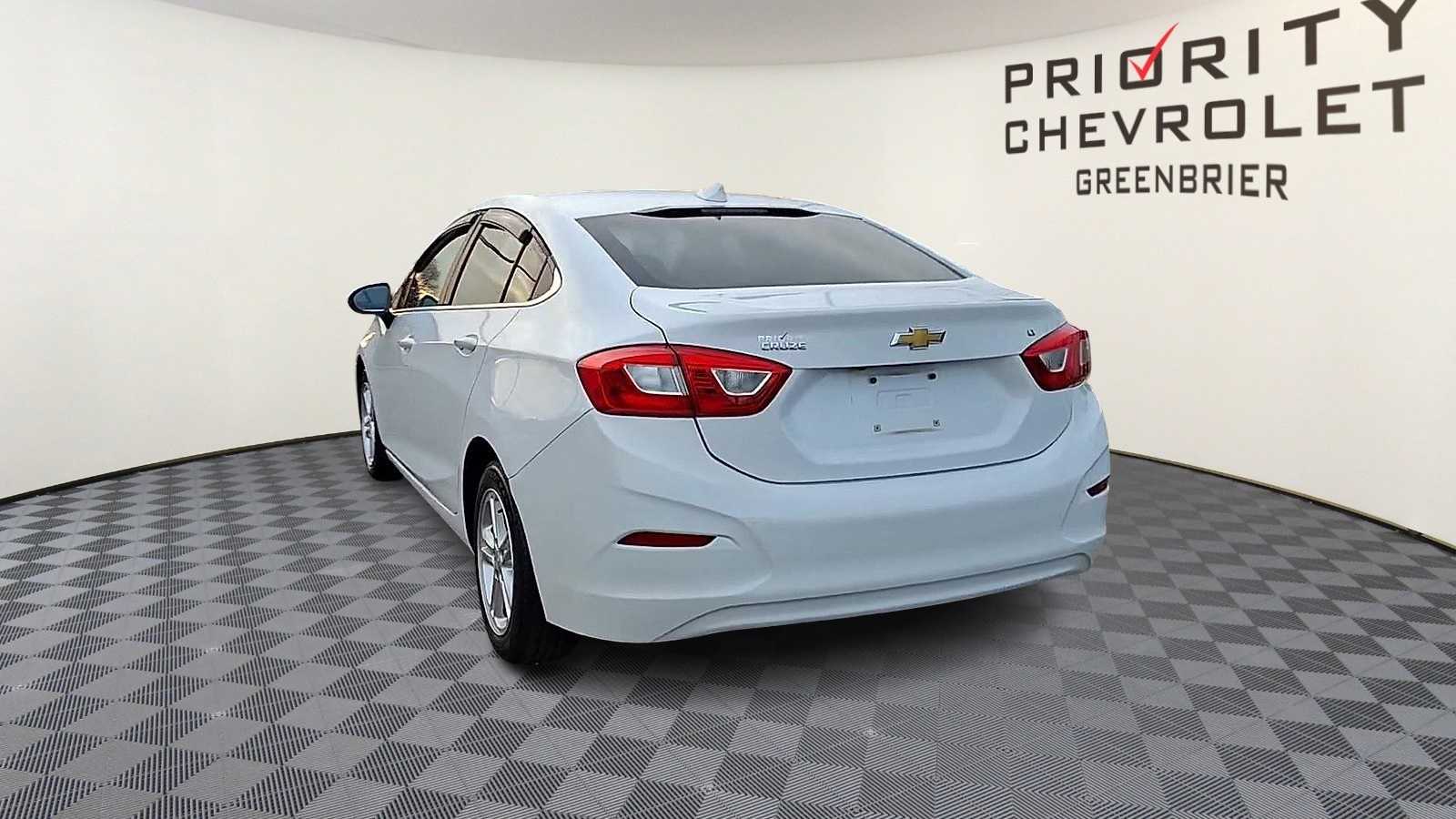 Thumbnail: 2017 Chevrolet Cruze - 7