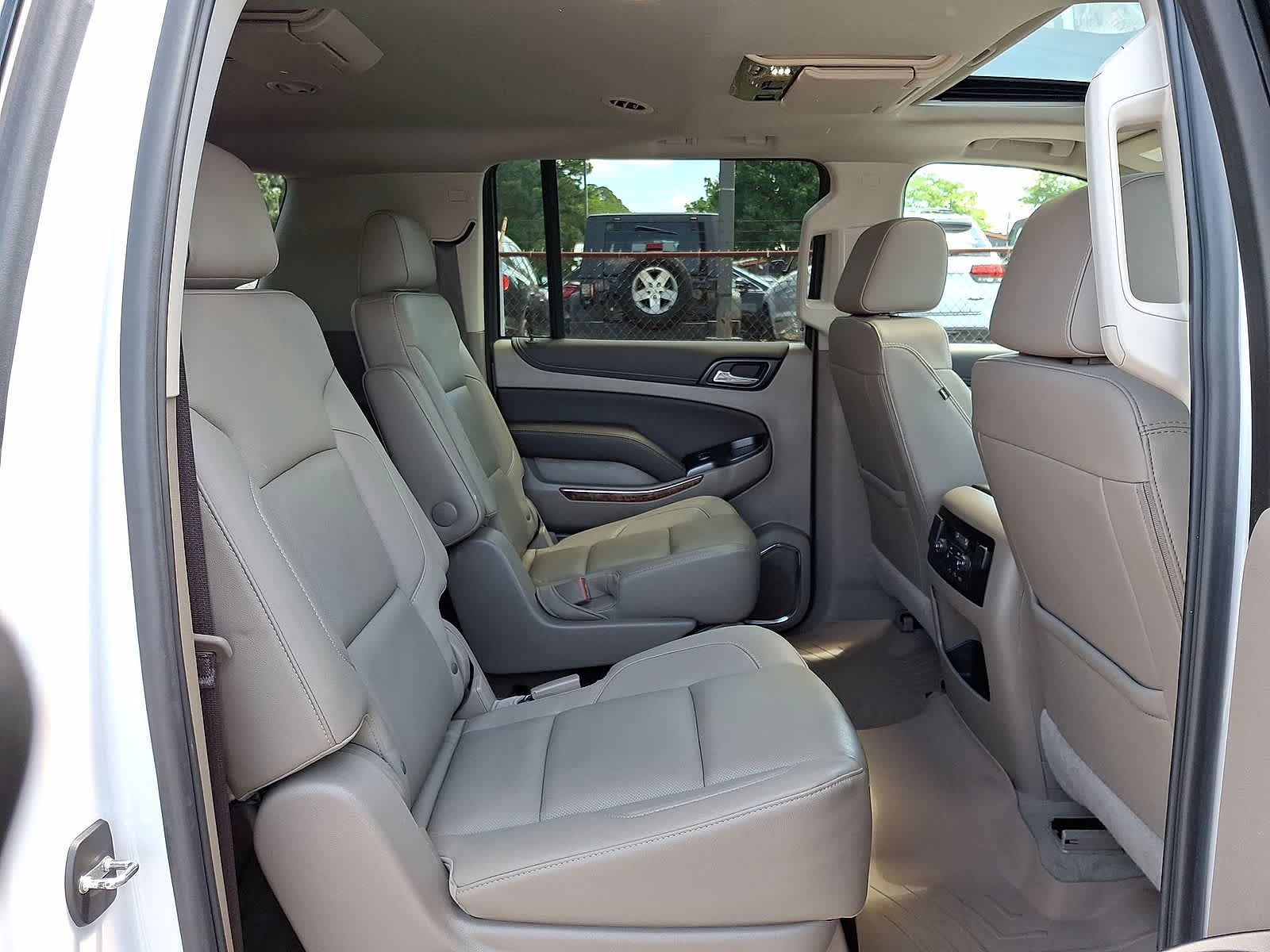 Thumbnail: 2019 Chevrolet Suburban - 34