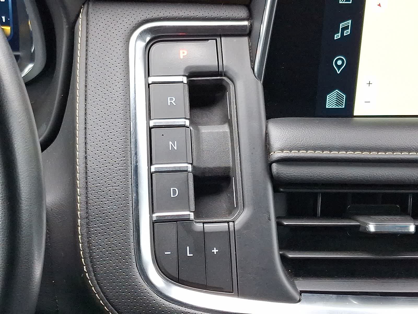 Thumbnail: 2023 Chevrolet Suburban - 21