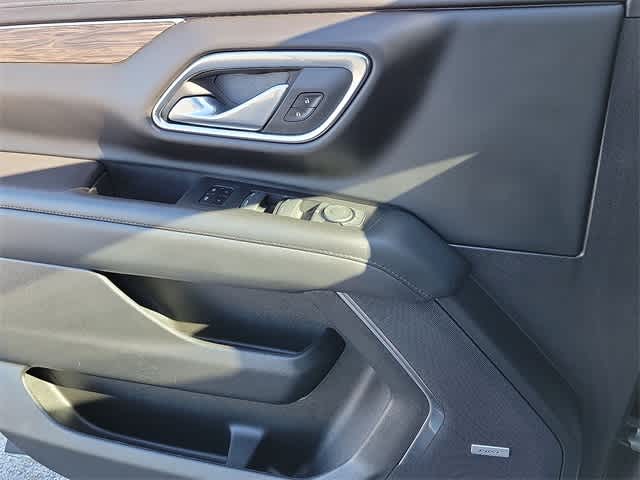 Thumbnail: 2023 Chevrolet Suburban - 16