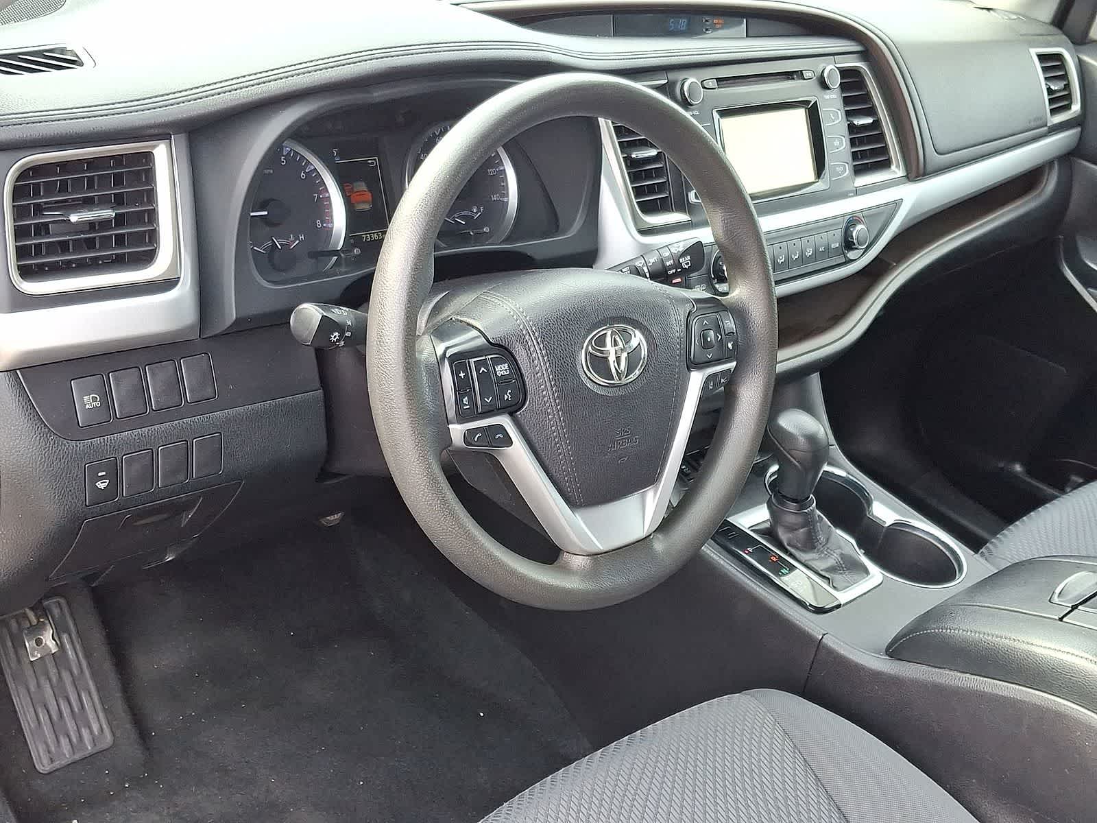 Thumbnail: 2019 Toyota Highlander - 16