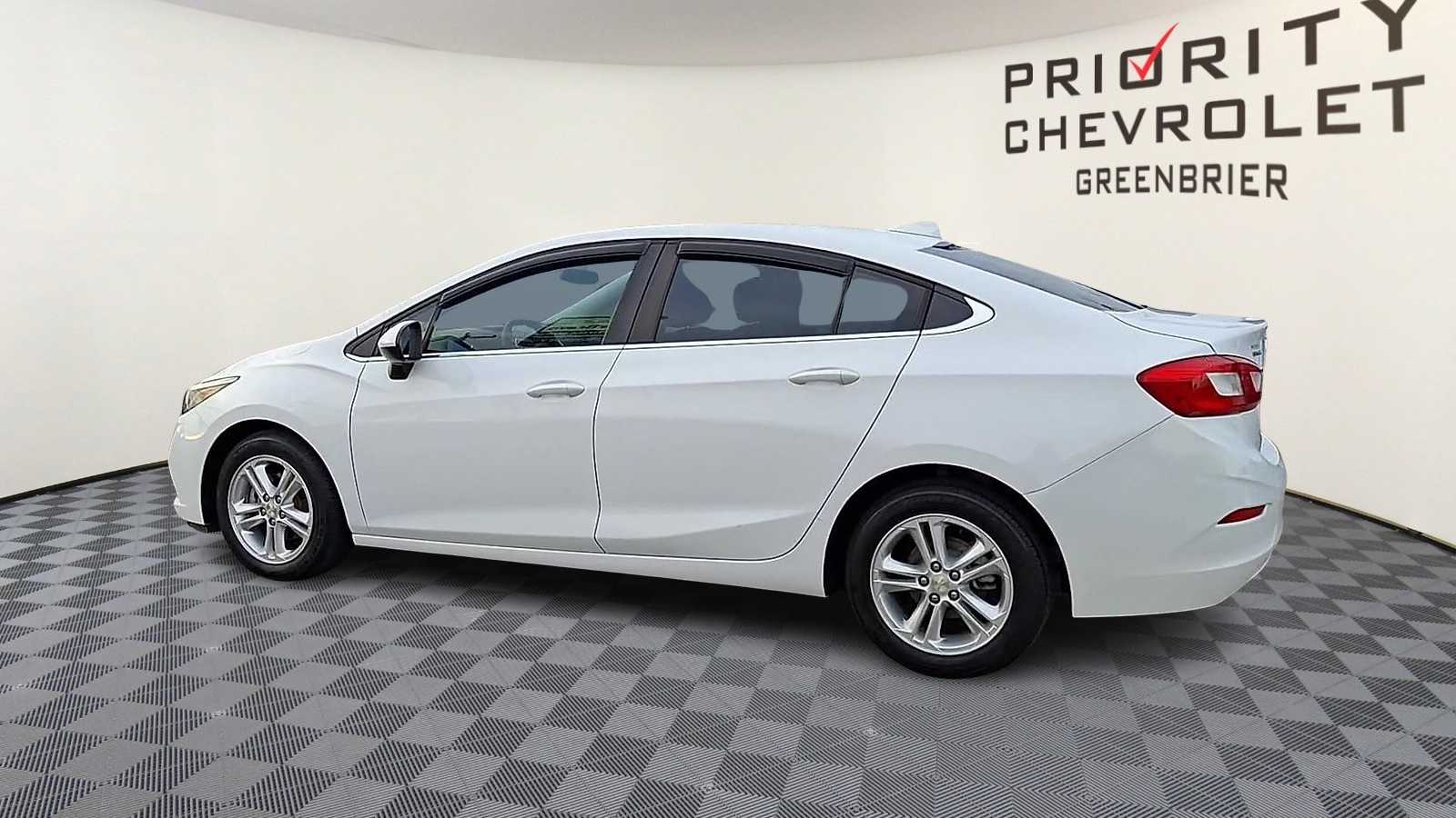 Thumbnail: 2017 Chevrolet Cruze - 6