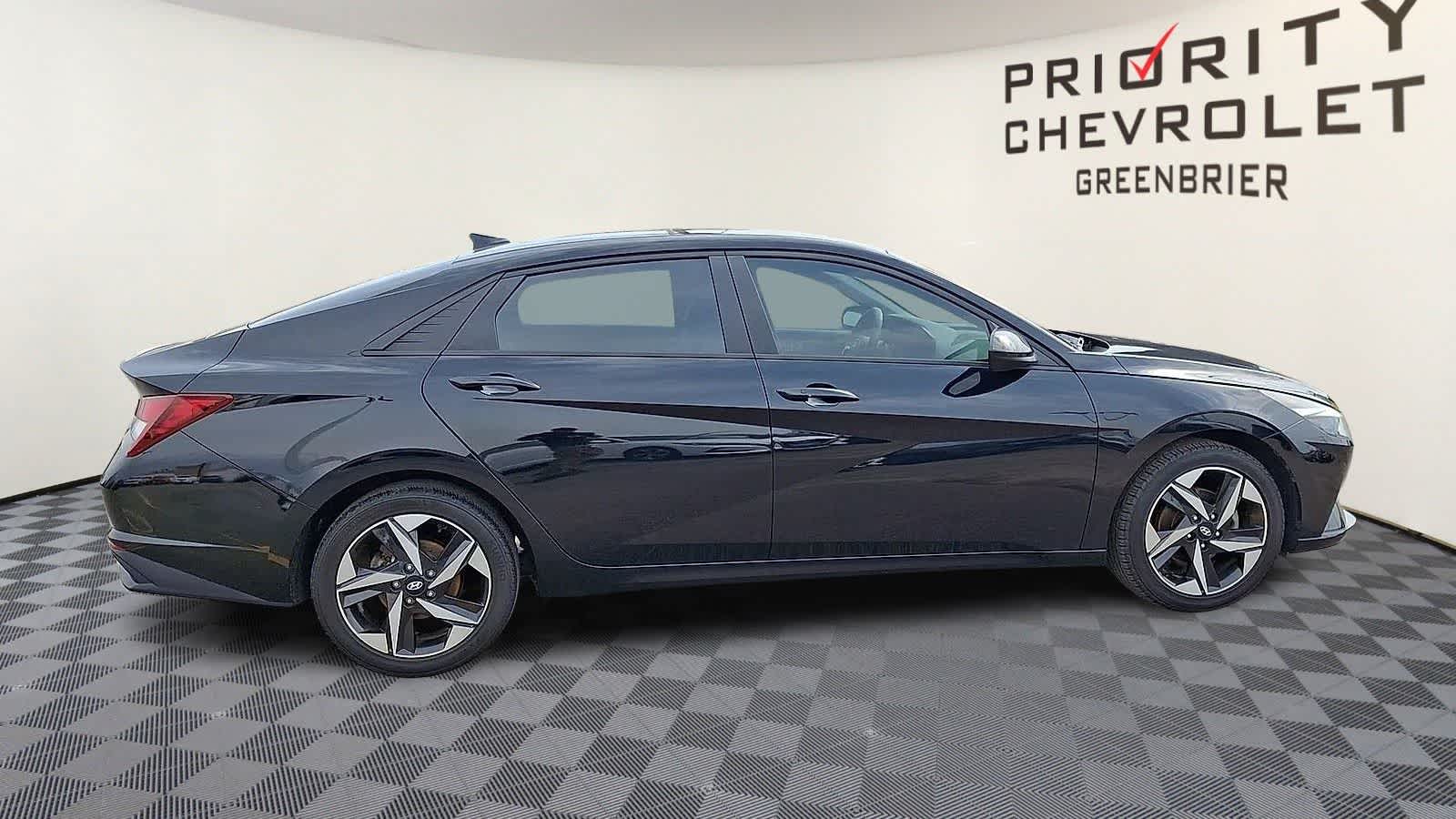 Thumbnail: 2023 Hyundai Elantra - 9