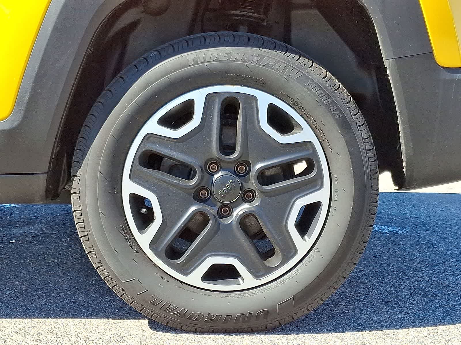 Thumbnail: 2015 Jeep Renegade - 35