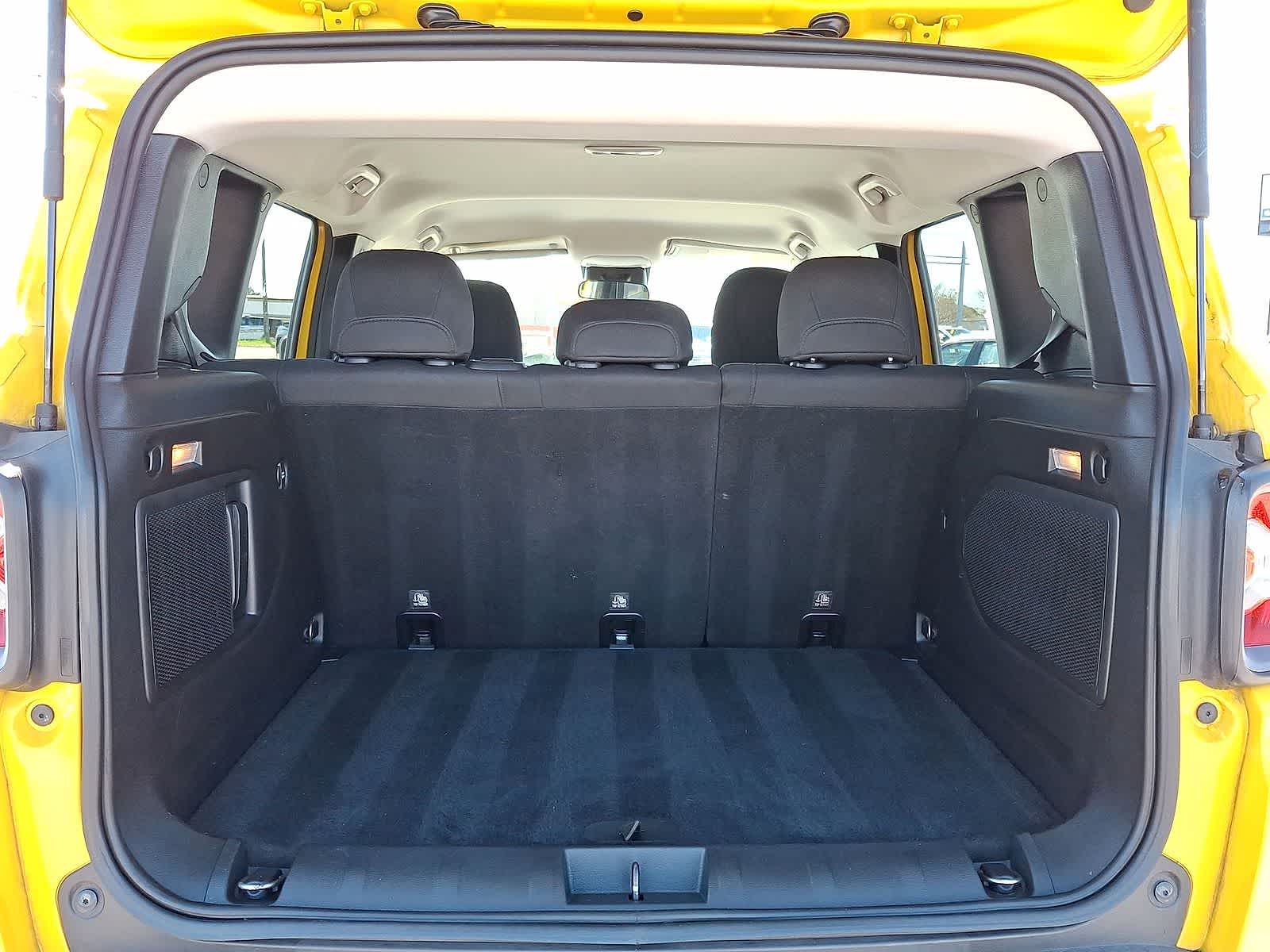 Thumbnail: 2015 Jeep Renegade - 28