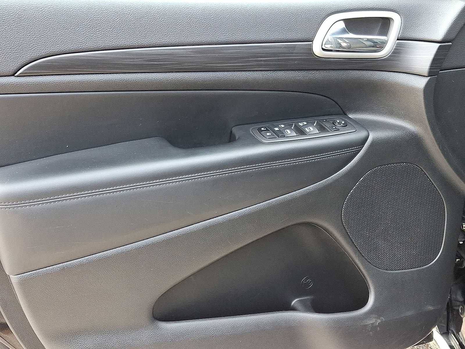 Thumbnail: 2022 Jeep Grand Cherokee - 28