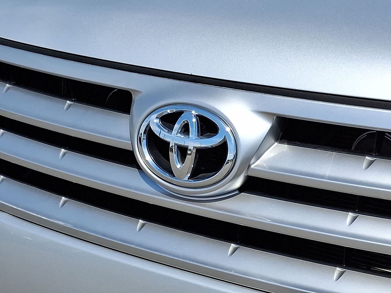 Thumbnail: 2012 Toyota Highlander - 38