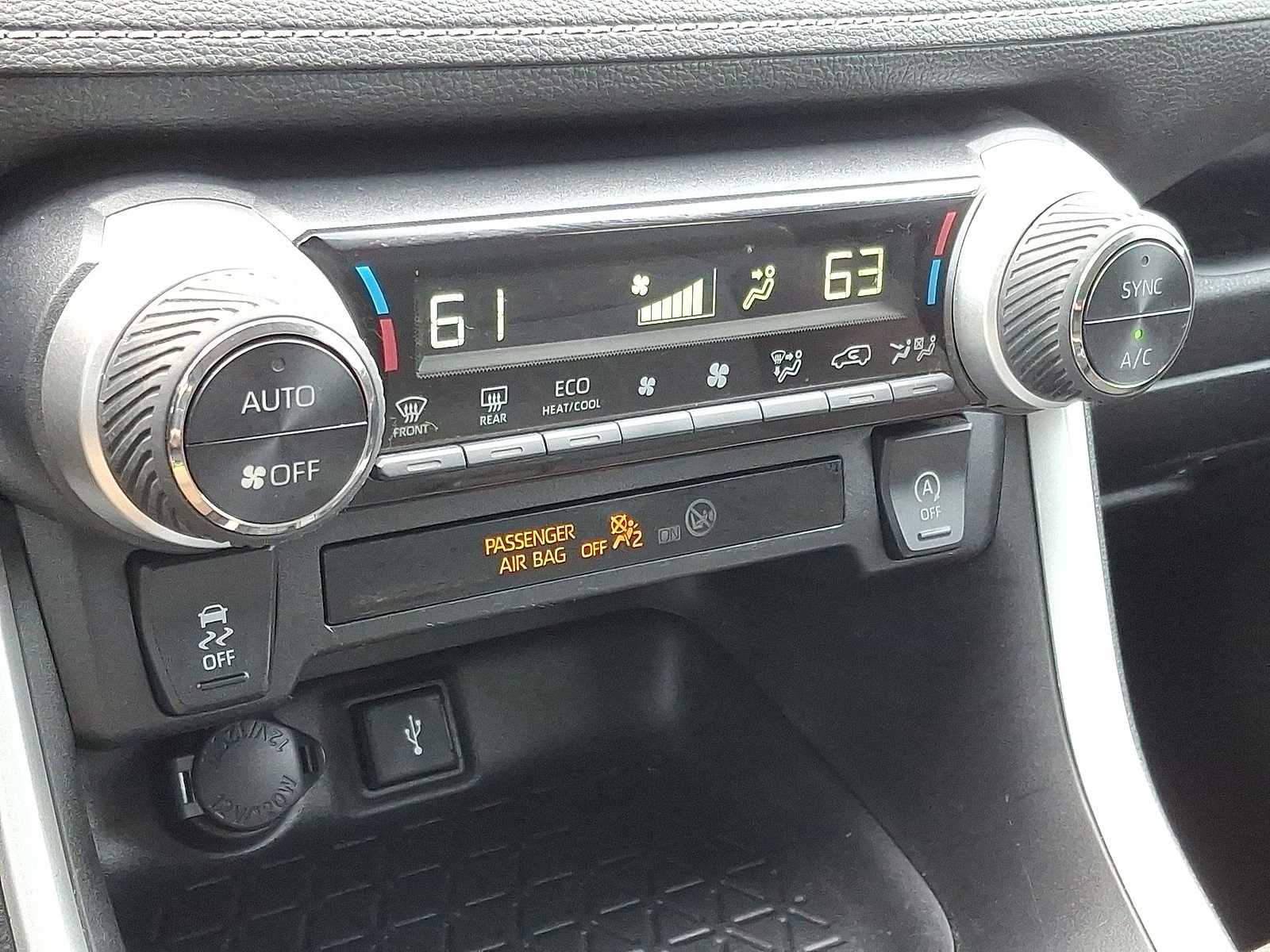 Thumbnail: 2022 Toyota RAV4 - 23