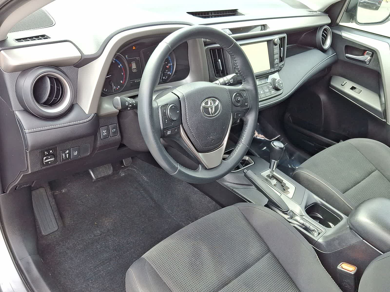 Thumbnail: 2018 Toyota RAV4 - 16