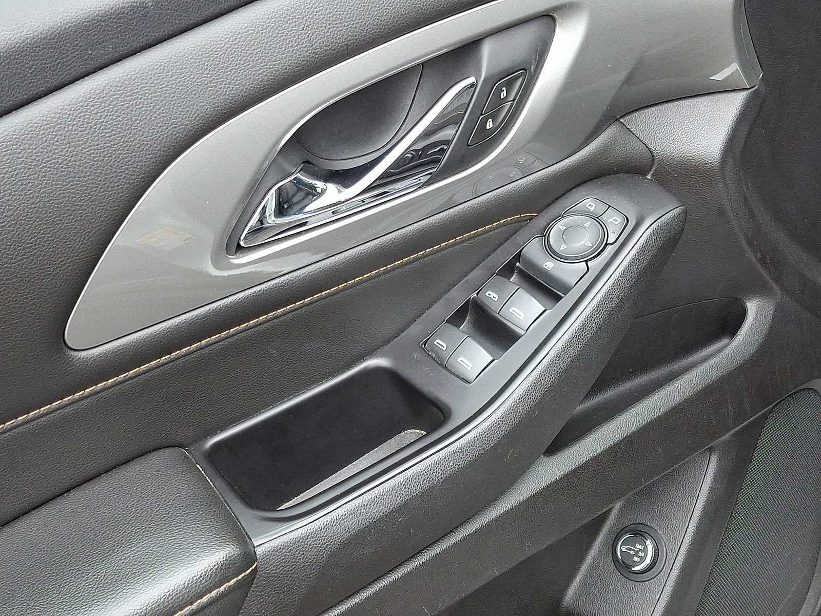 Thumbnail: 2018 Chevrolet Traverse - 29