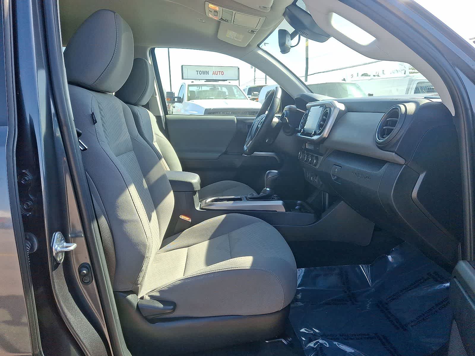 Thumbnail: 2023 Toyota Tacoma - 32