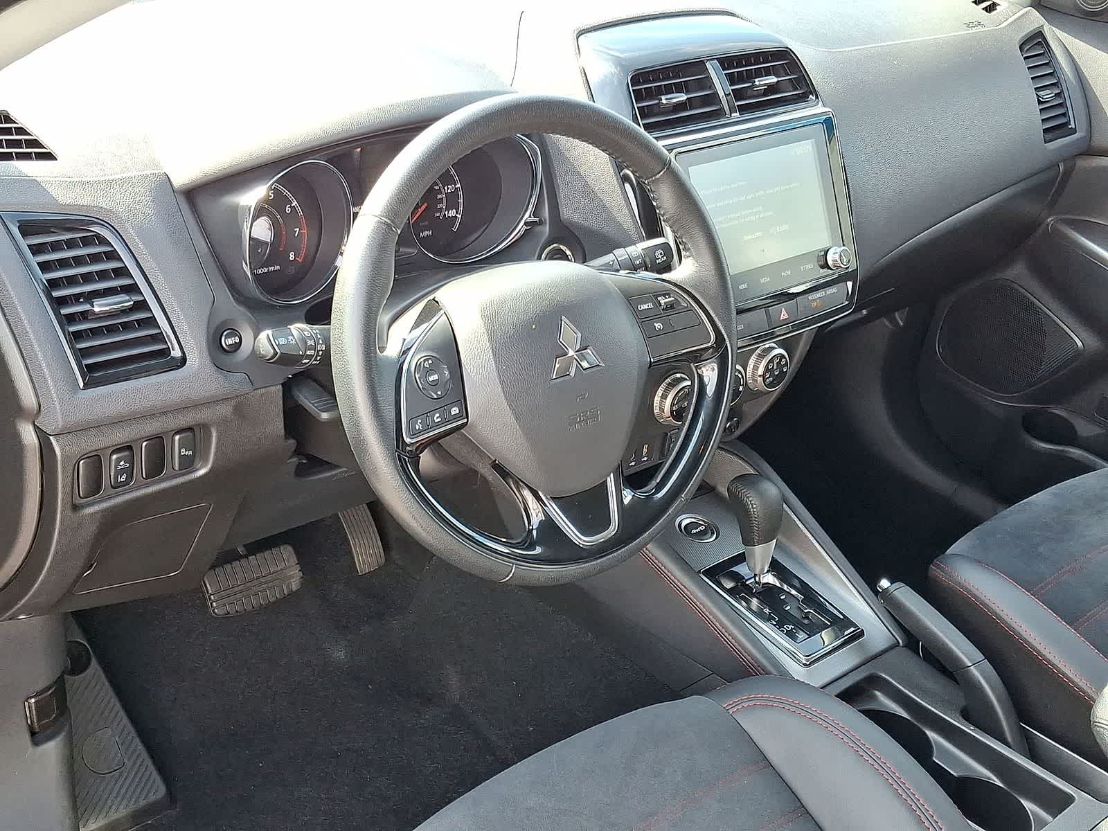 Thumbnail: 2023 Mitsubishi Outlander Sport - 16