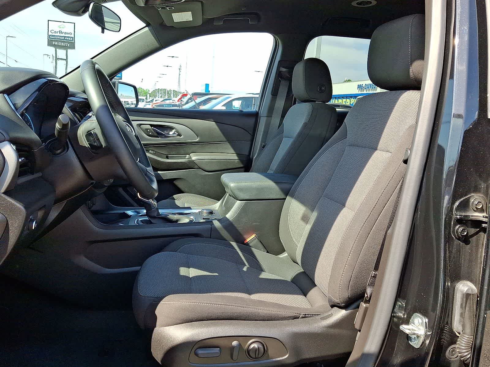 Thumbnail: 2023 Chevrolet Traverse - 24