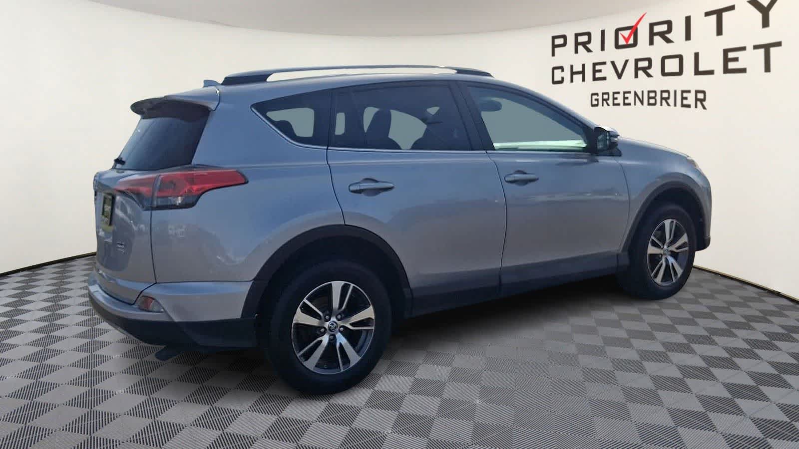 Thumbnail: 2017 Toyota RAV4 - 8