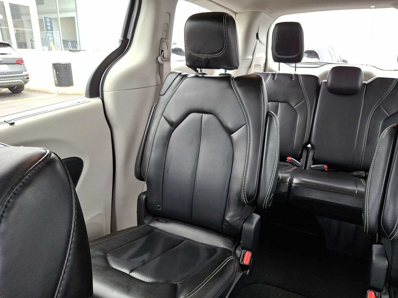 Thumbnail: 2023 Chrysler Pacifica - 10