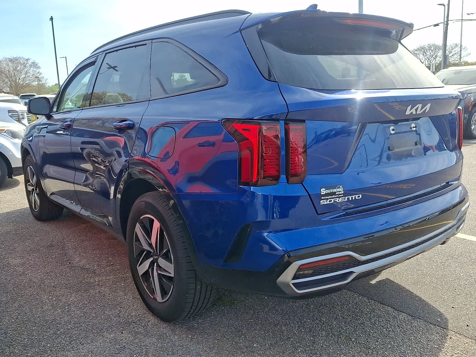 Thumbnail: 2023 Kia Sorento - 4