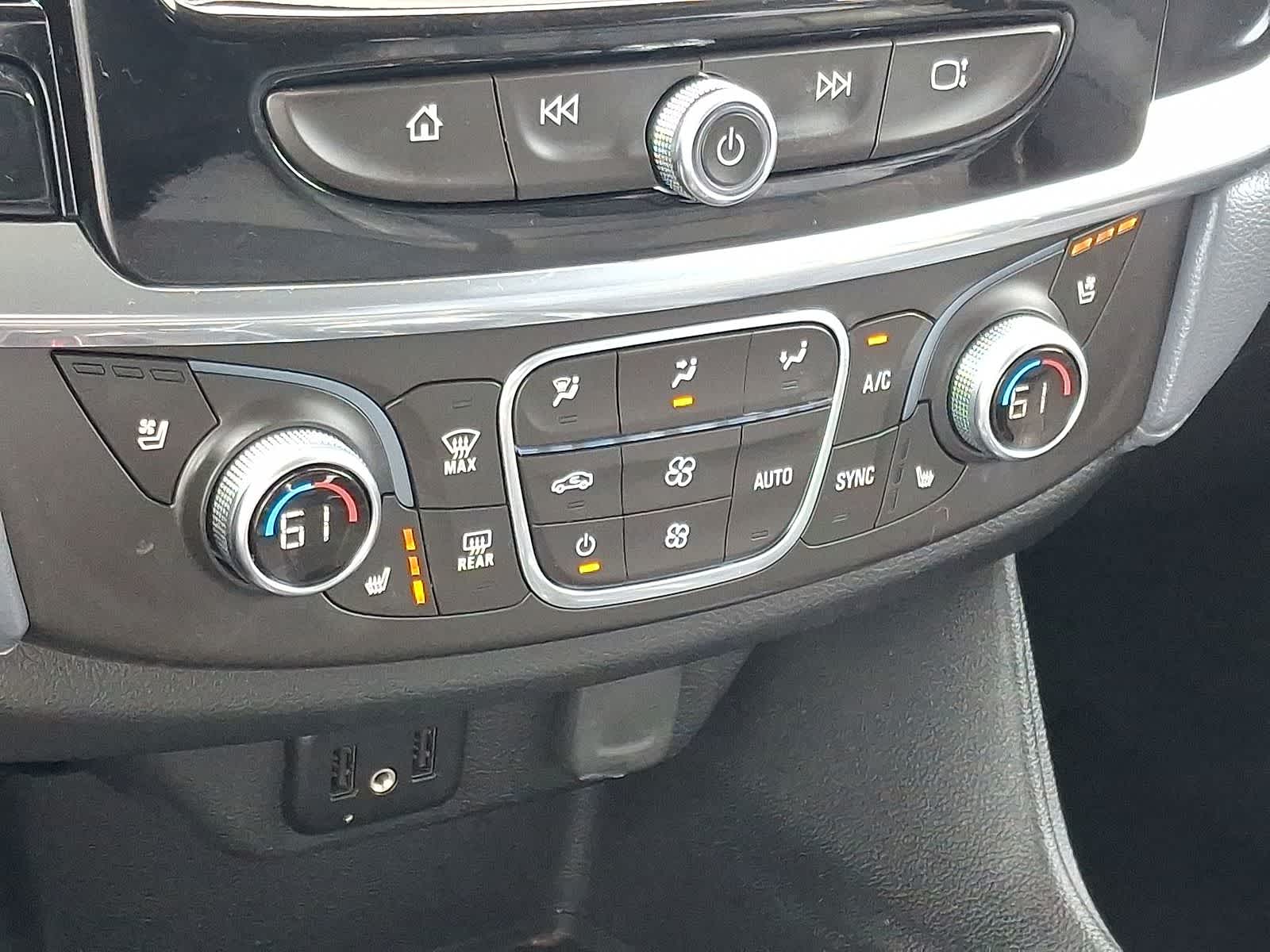 Thumbnail: 2018 Chevrolet Traverse - 24