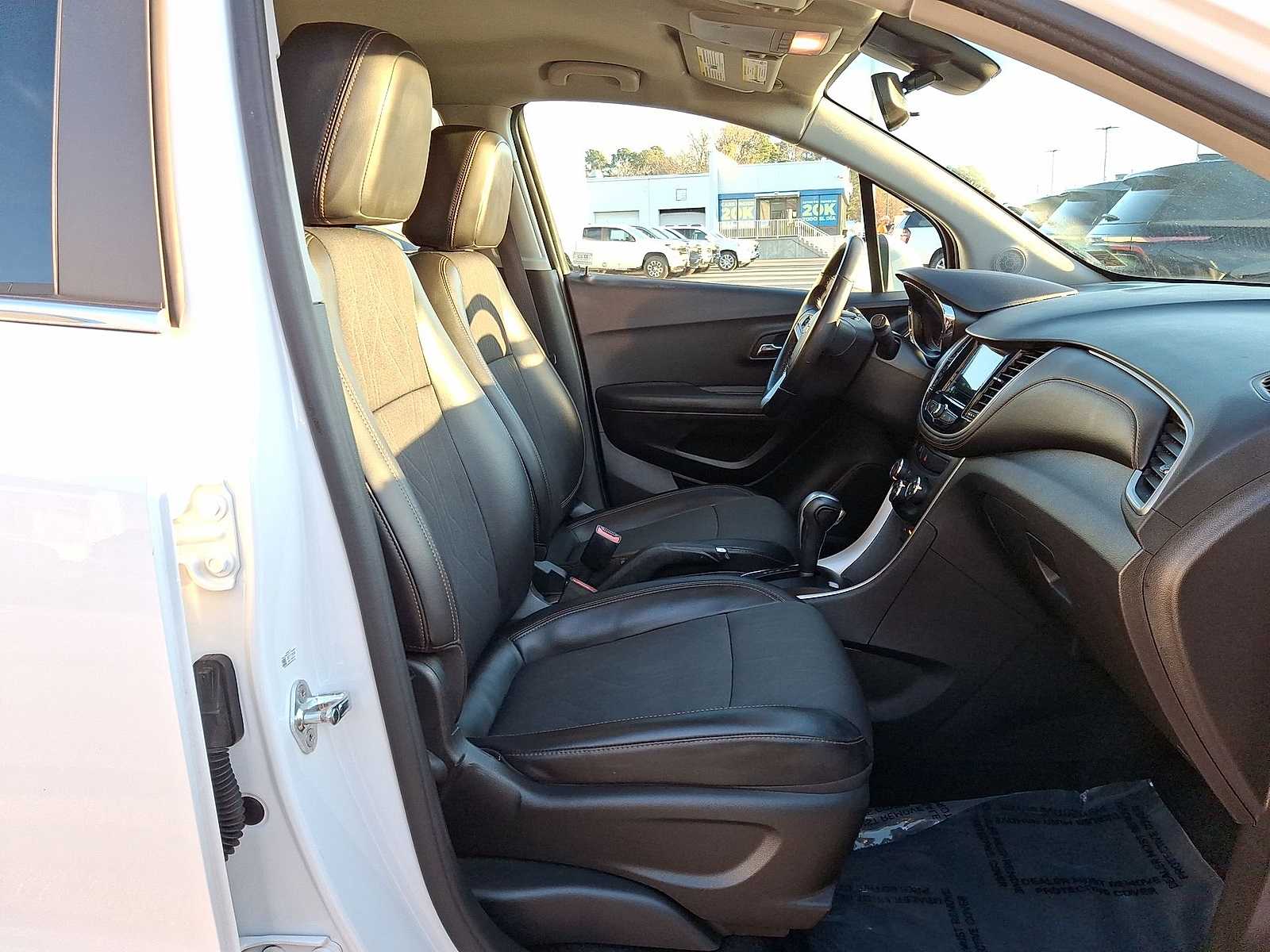 Thumbnail: 2019 Chevrolet Trax - 31