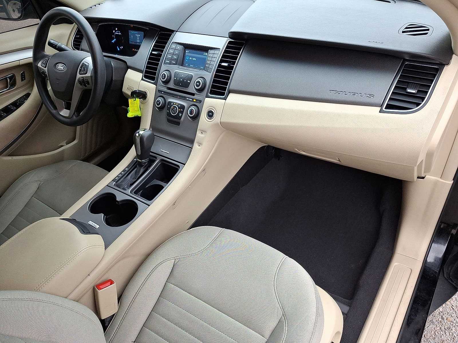 Thumbnail: 2018 Ford Taurus - 32