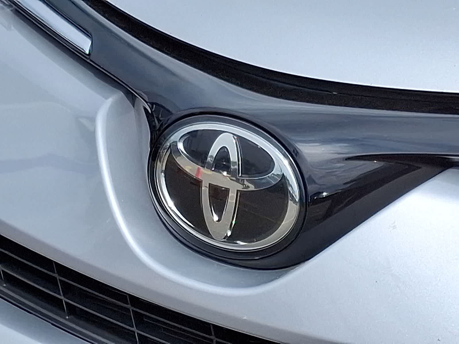 Thumbnail: 2018 Toyota RAV4 - 36
