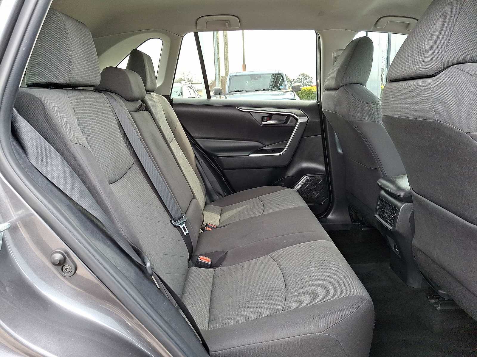 Thumbnail: 2022 Toyota RAV4 - 31