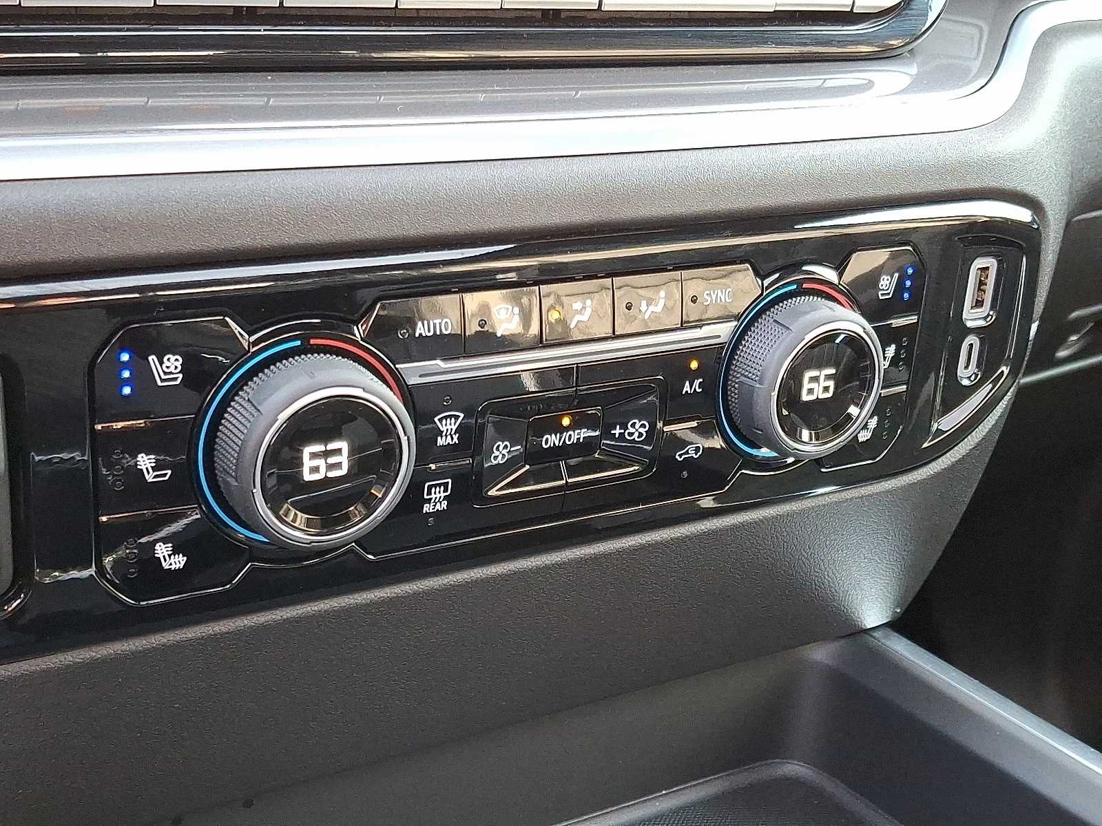 Thumbnail: 2026 Chevrolet Silverado 3500 - 14