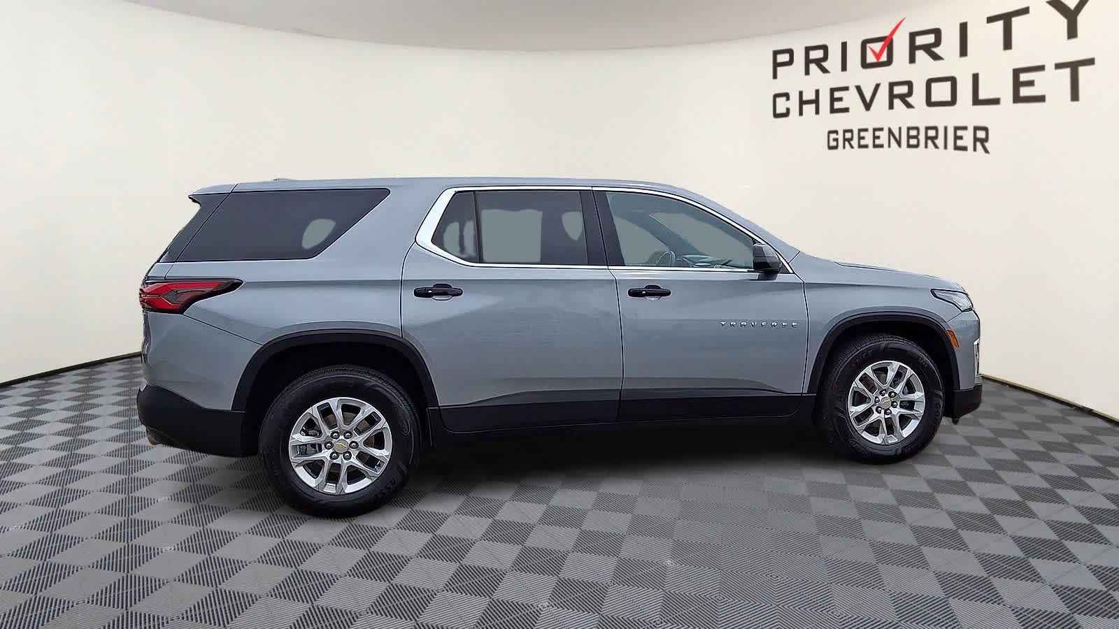 Thumbnail: 2023 Chevrolet Traverse - 9