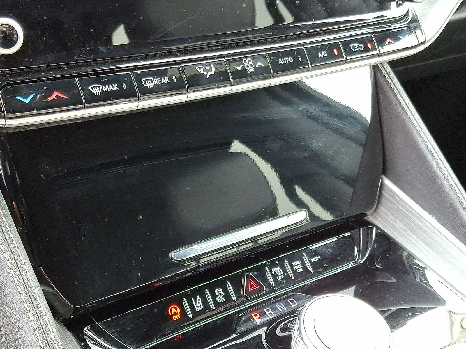 Thumbnail: 2024 Jeep Wagoneer - 24