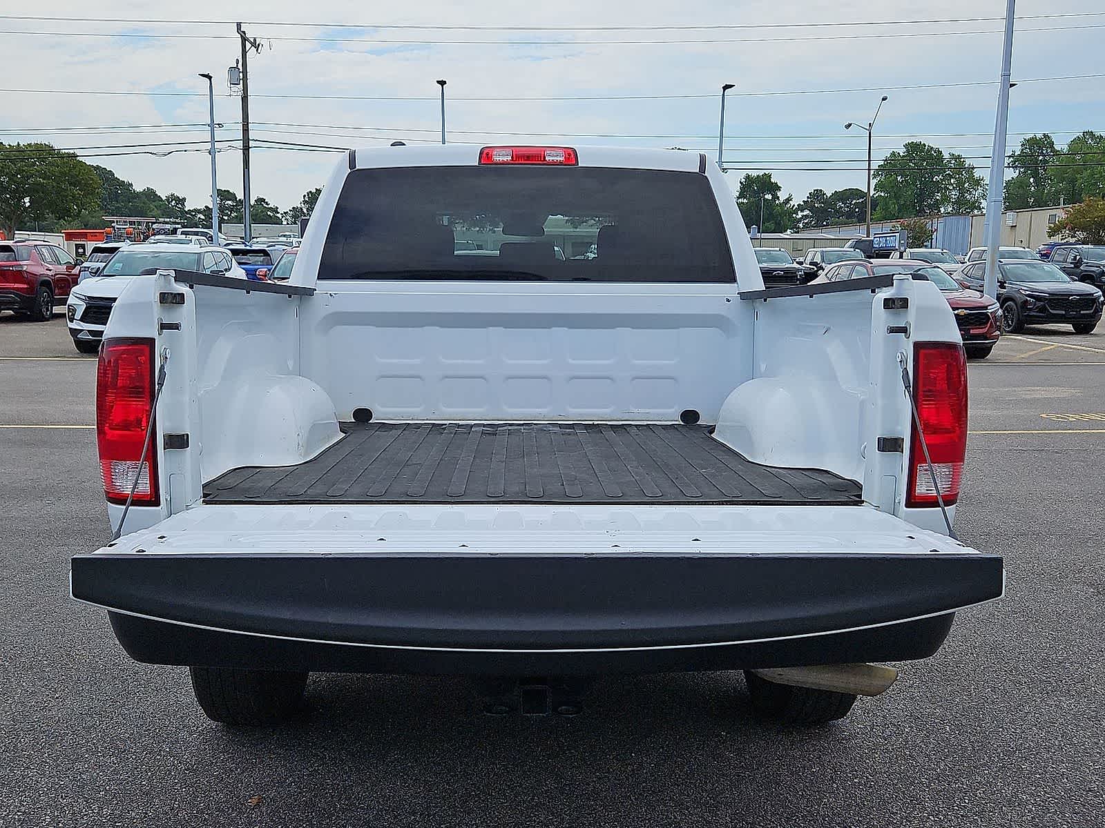 Thumbnail: 2019 RAM 1500 Classic - 30