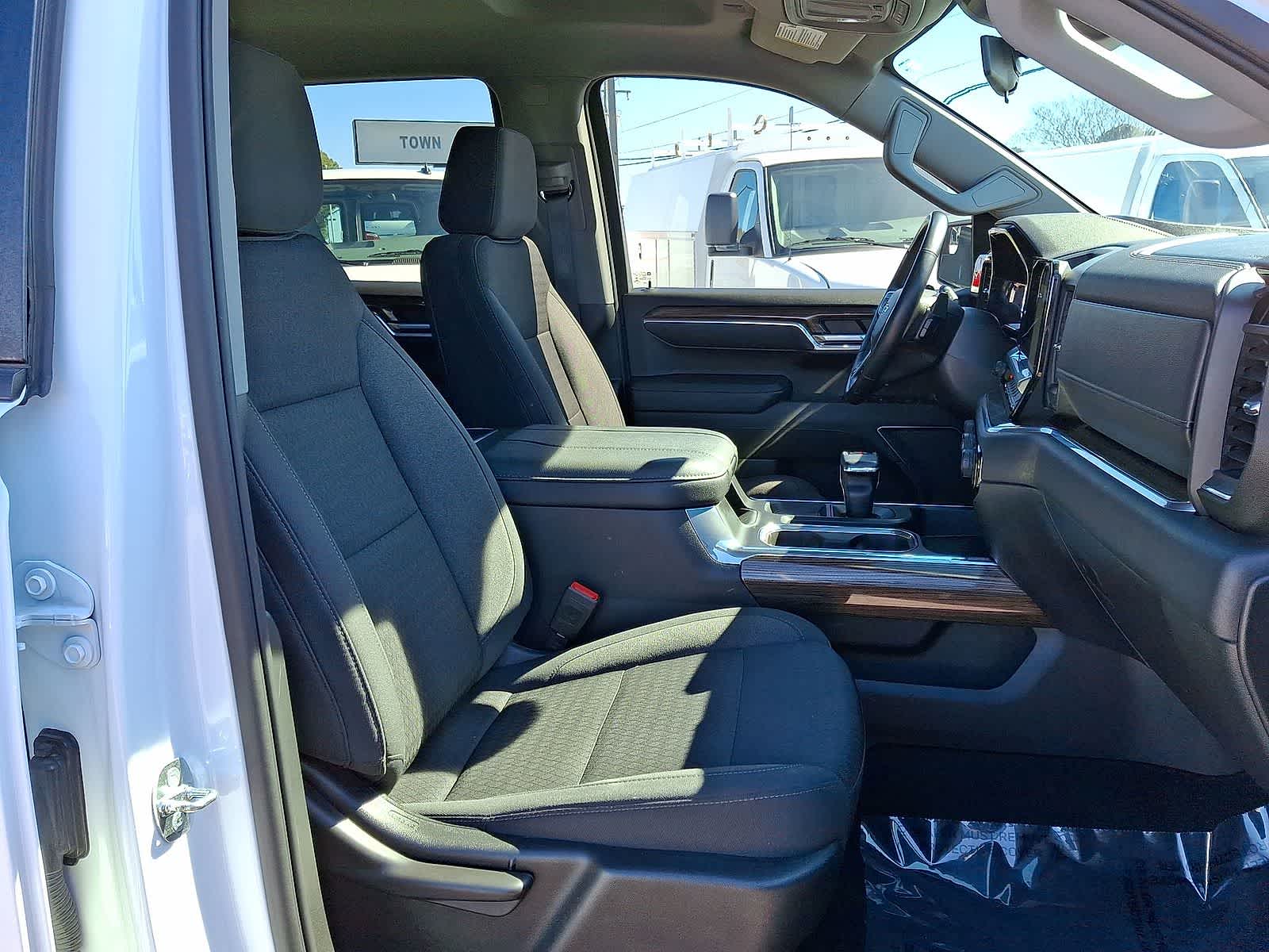 Thumbnail: 2023 Chevrolet Silverado 1500 - 32