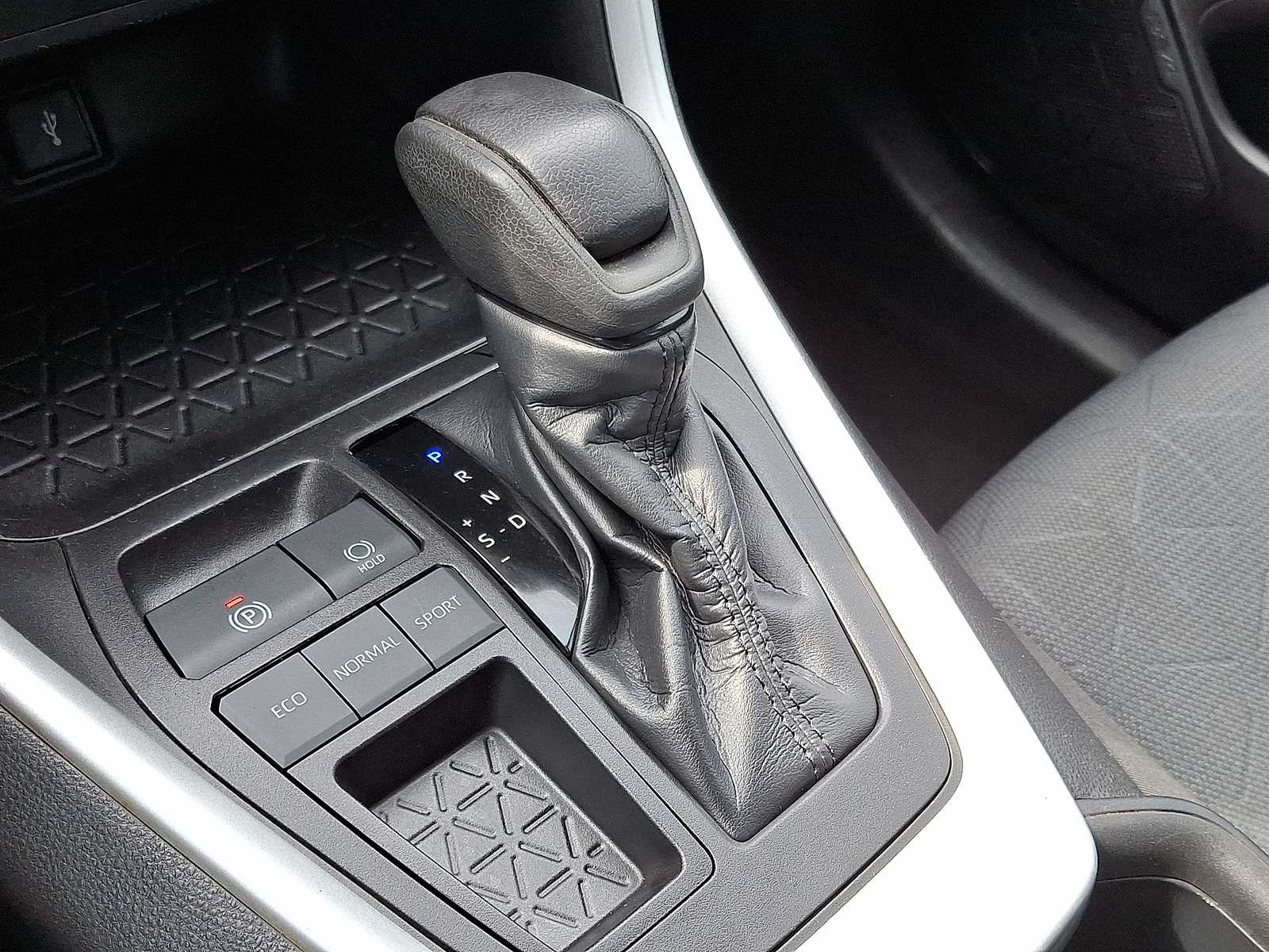 Thumbnail: 2022 Toyota RAV4 - 21