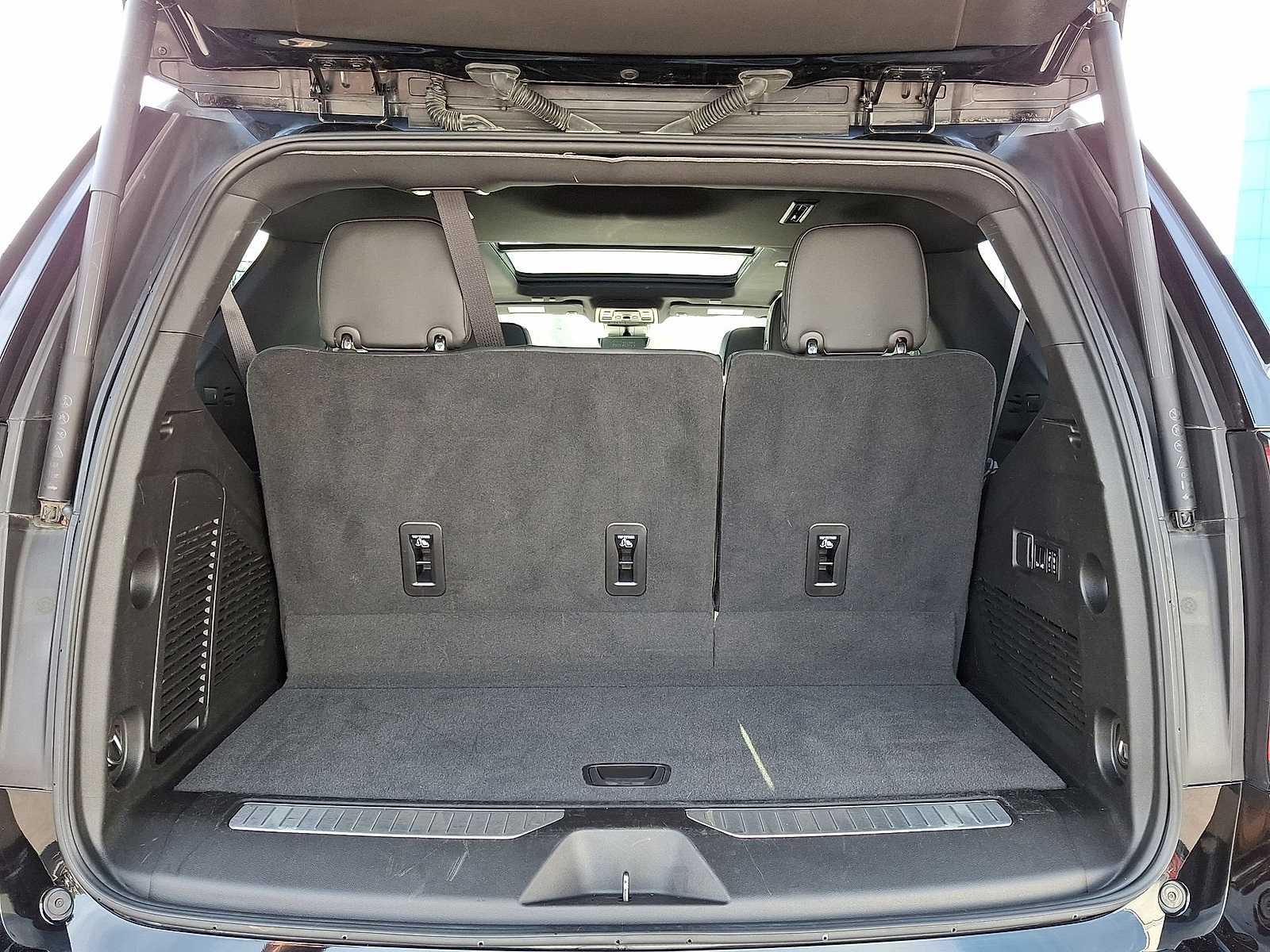 Thumbnail: 2023 Chevrolet Tahoe - 32