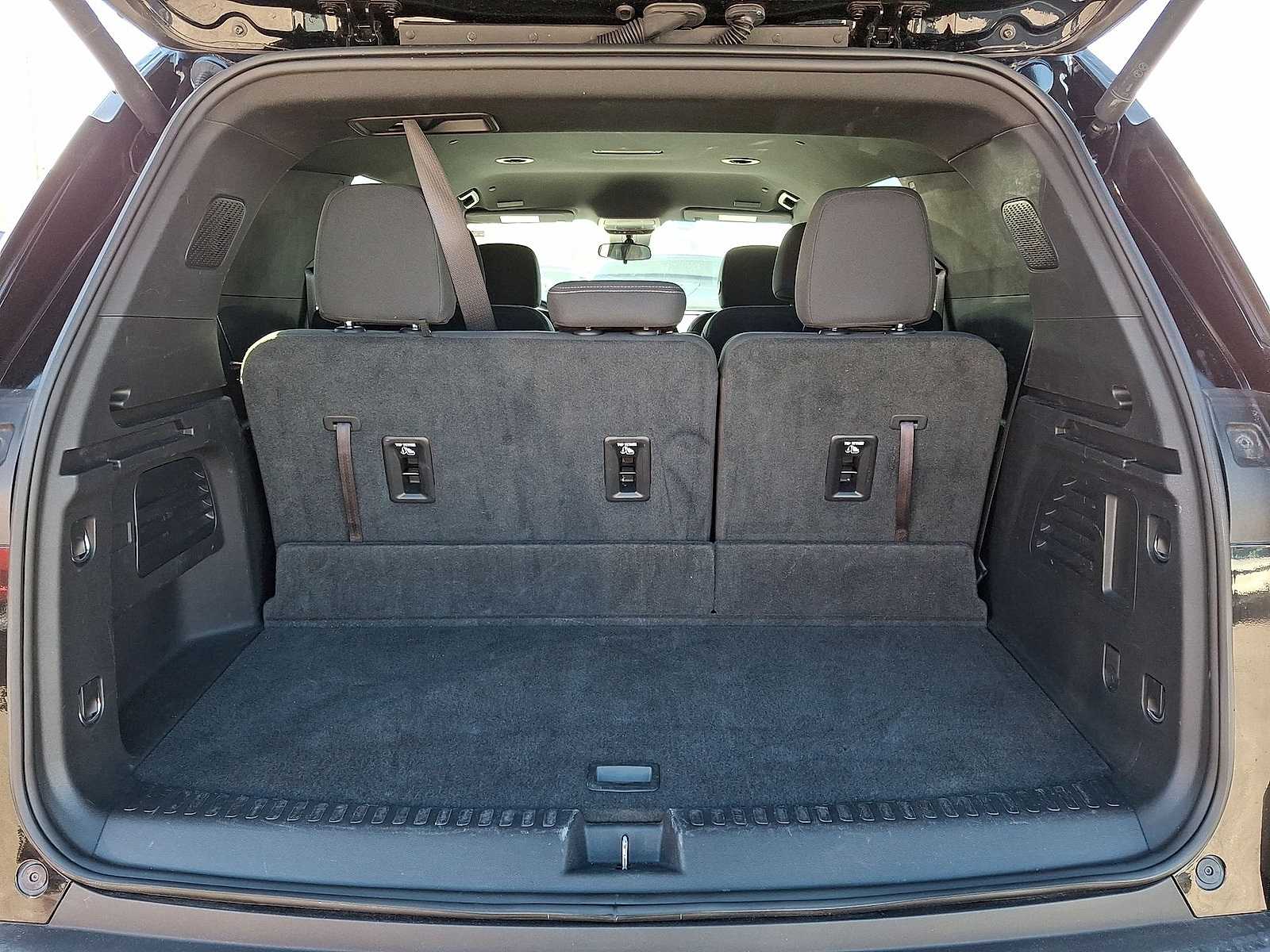 Thumbnail: 2025 Chevrolet Traverse - 30