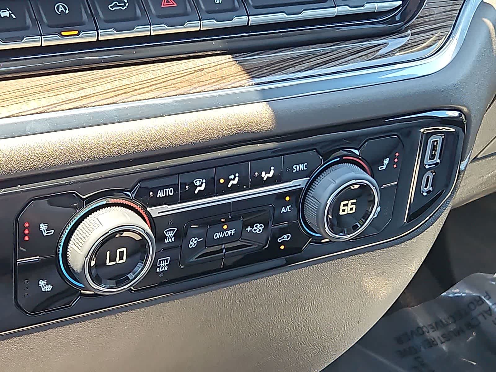 Thumbnail: 2023 Chevrolet Silverado 1500 - 23