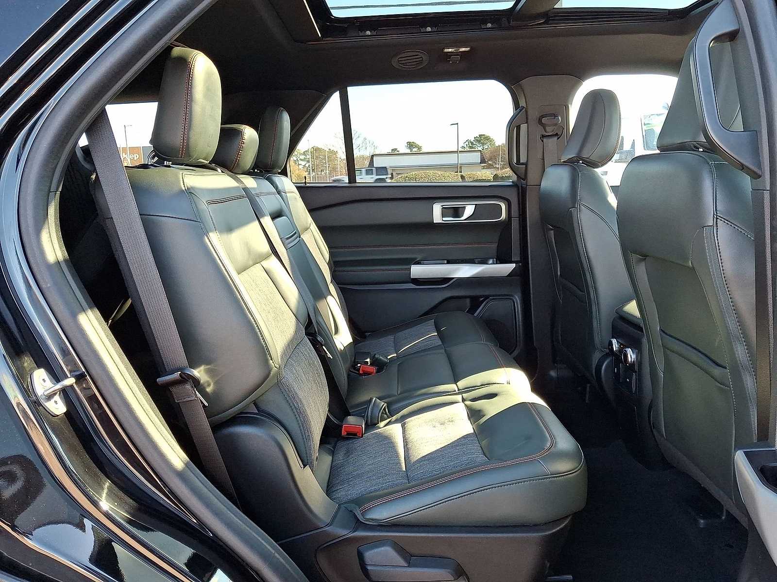 Thumbnail: 2022 Ford Explorer - 33